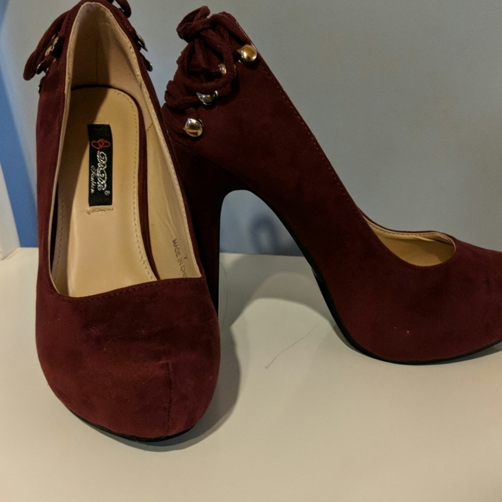 Suede size 7 wine colored stilletos